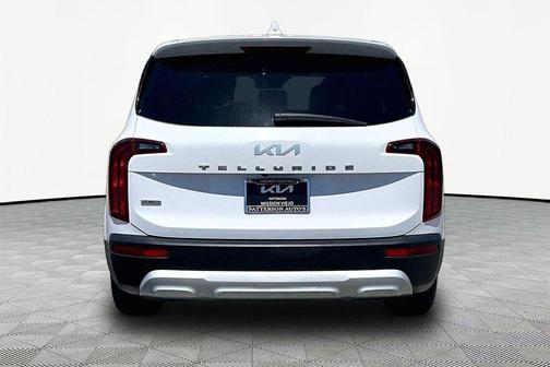Glacial White Pearl 2022 Kia Telluride LX