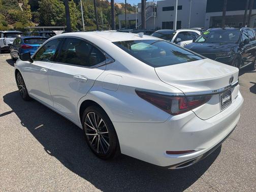 Eminent White Pearl 2024 Lexus ES 350 Base