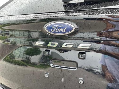 2021 Ford Edge SE