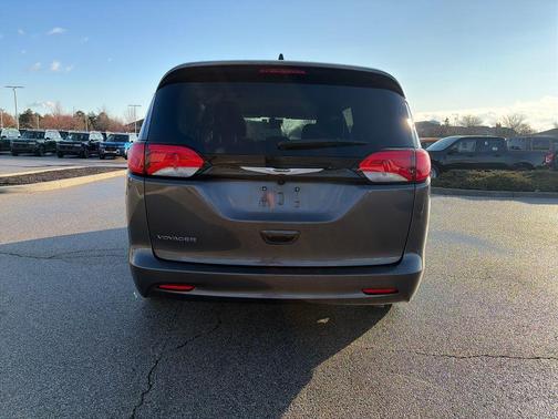 2023 Chrysler Voyager LX