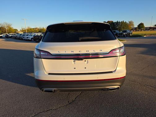 2022 Lincoln Nautilus Standard
