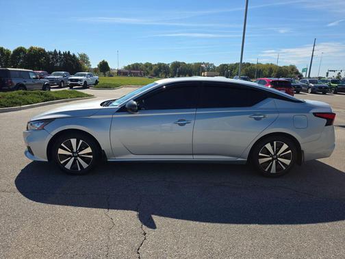 2021 Nissan Altima 2.5 SV