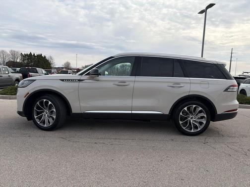 Ceramic Pearl Metallic Tri-Coat 2025 Lincoln Aviator Premiere