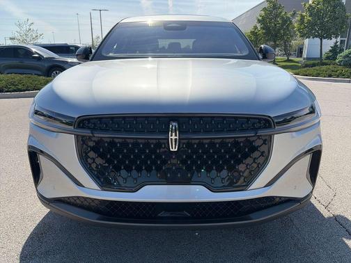 Silver Radiance Metallic Clearcoat 2024 Lincoln Nautilus Premiere