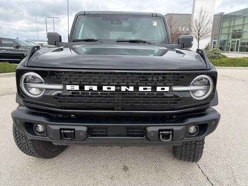 Shadow Black 2025 Ford Bronco Badlands