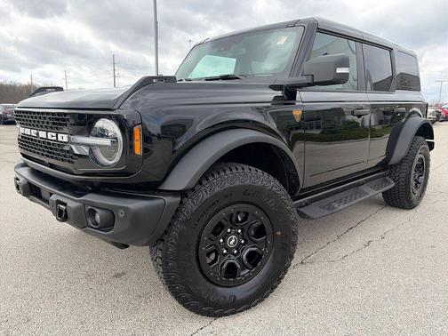 Shadow Black 2025 Ford Bronco Badlands