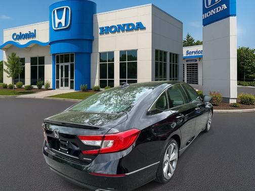 Crystal Black Pearl 2018 Honda Accord Touring