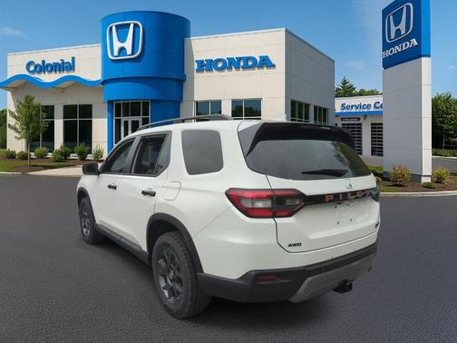 Platinum White Pearl 2026 Honda Pilot TrailSport