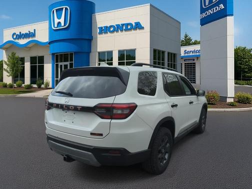 Platinum White Pearl 2026 Honda Pilot TrailSport