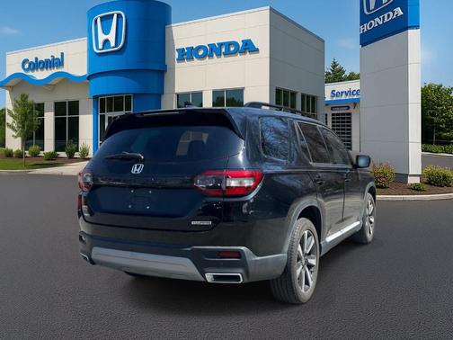 Crystal Black Pearl 2023 Honda Pilot Touring