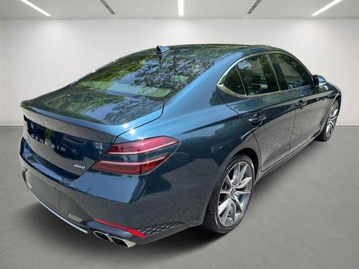 2022 Genesis G70 2.0T