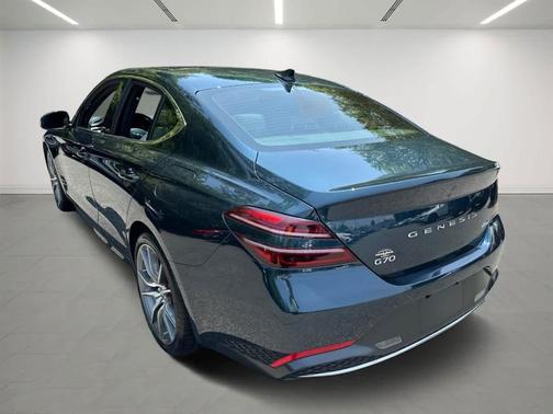 2022 Genesis G70 2.0T