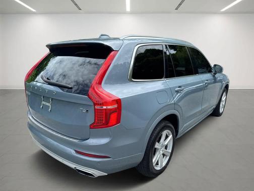 2020 Volvo XC90 T6 Momentum 7 Passenger