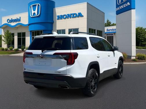 Summit White 2022 GMC Acadia AT4