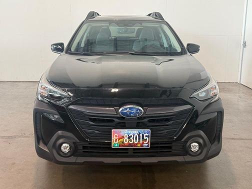Crystal Black Silica 2023 Subaru Outback Premium