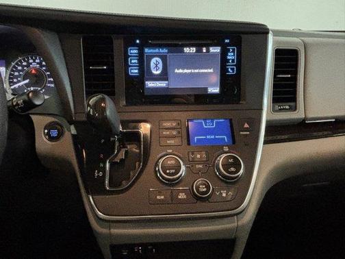 2017 Toyota Sienna XLE Premium