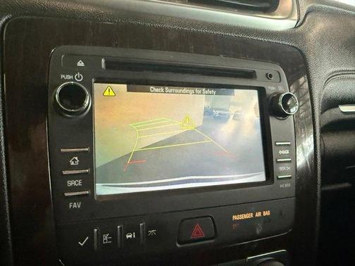 Summit White 2016 Chevrolet Traverse 2LT