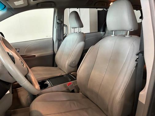 2011 Toyota Sienna XLE