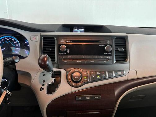 2011 Toyota Sienna XLE