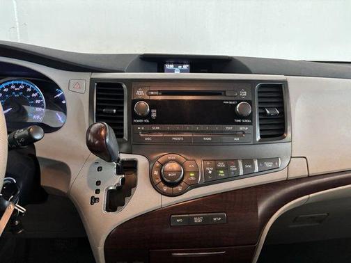 2011 Toyota Sienna XLE