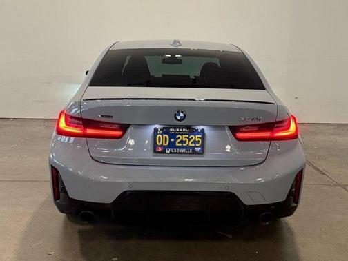 2023 BMW 330 i xDrive