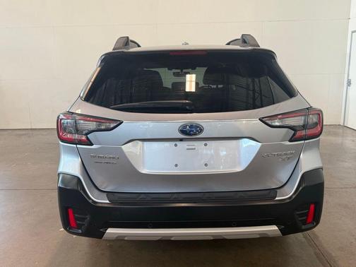 Ice Silver Metallic 2021 Subaru Outback Limited XT