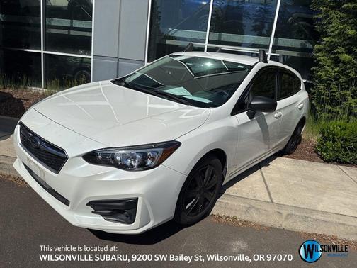 Crystal White Pearl 2017 Subaru Impreza 2.0i