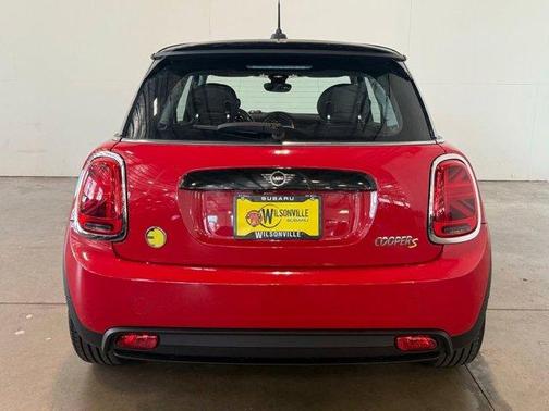Chili Pepper Red 2022 MINI SE Hardtop Cooper