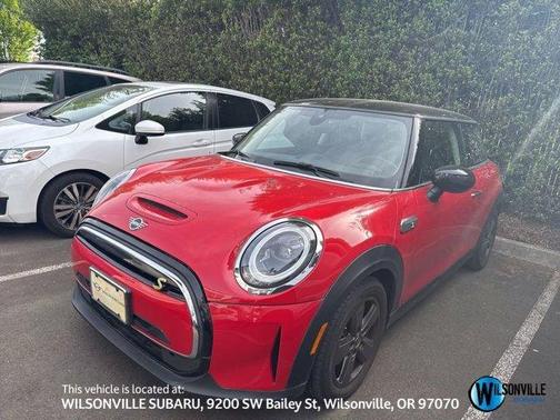 Chili Pepper Red 2022 MINI SE Hardtop Cooper