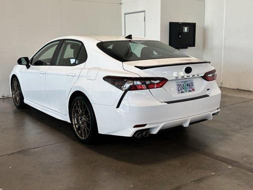 2024 Toyota Camry Hybrid SE