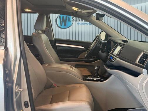 Celestial Silver Metallic 2018 Toyota Highlander Hybrid XLE