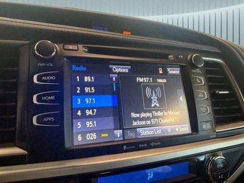 Celestial Silver Metallic 2018 Toyota Highlander Hybrid XLE