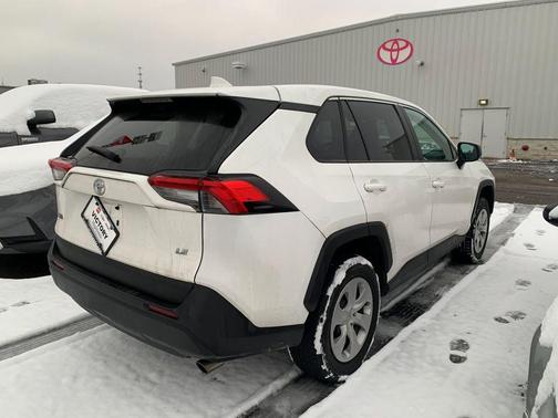 2023 Toyota RAV4 LE