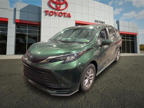Cypress 2024 Toyota Sienna LE