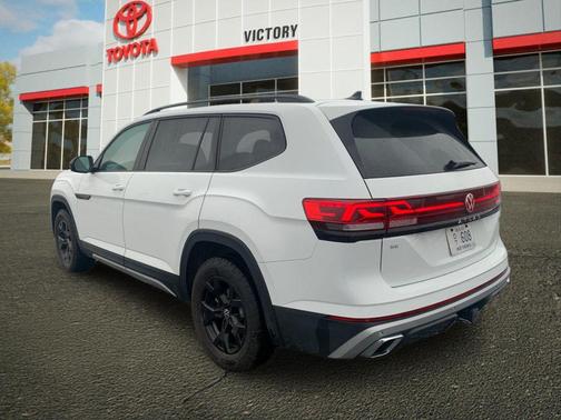 2025 Volkswagen Atlas 2.0T Peak Edition