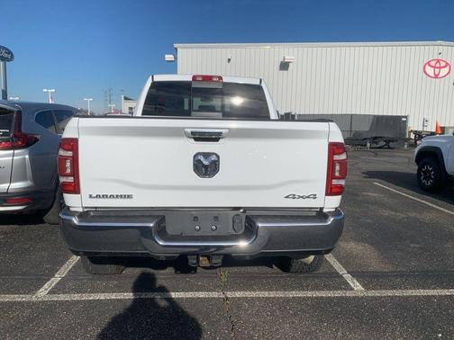 2019 RAM 2500 Laramie Crew Cab 4x4 6'4' Box