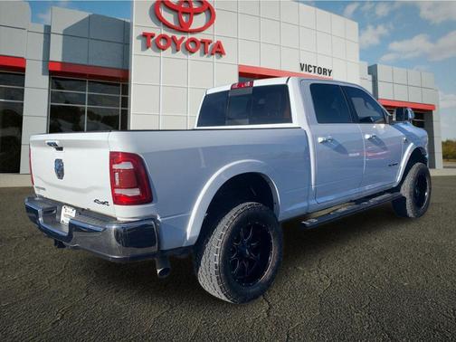 2019 RAM 2500 Laramie Crew Cab 4x4 6'4' Box