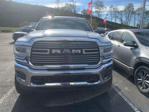 2019 RAM 2500 Laramie Crew Cab 4x4 6'4' Box