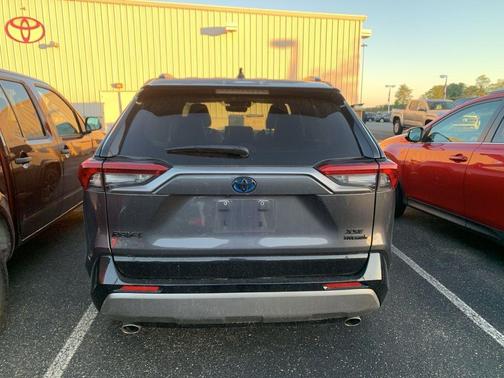 2023 Toyota RAV4 Hybrid SE