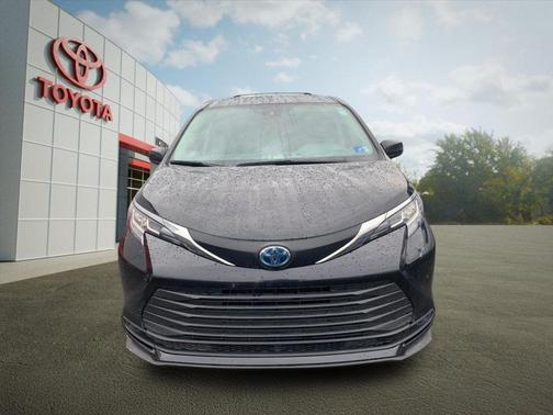 2022 Toyota Sienna LE