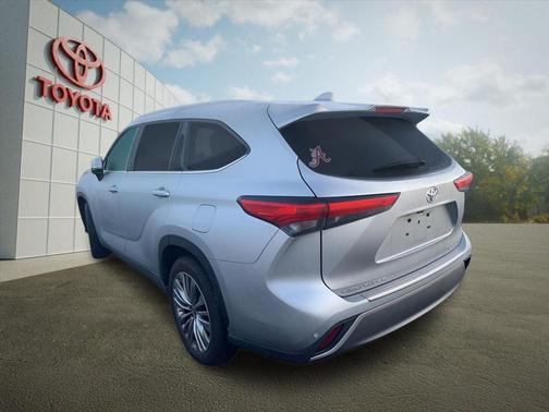 2023 Toyota Highlander Platinum