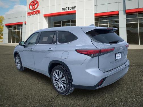 2023 Toyota Highlander Platinum