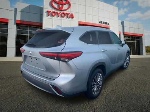 2023 Toyota Highlander Platinum