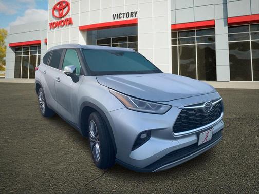 2023 Toyota Highlander Platinum