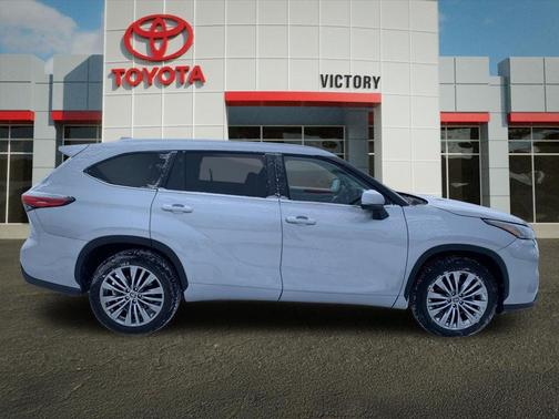 2023 Toyota Highlander Platinum