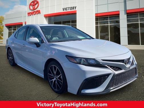 Ice Edge 2023 Toyota Camry SE
