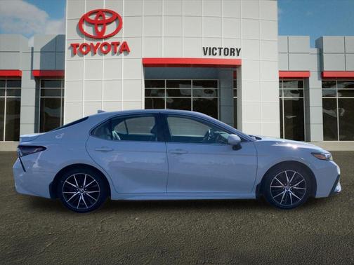 Ice Edge 2023 Toyota Camry SE
