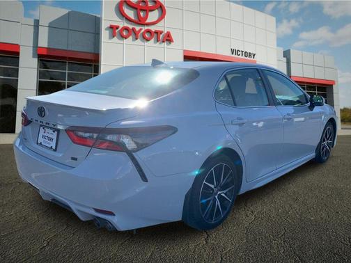 Ice Edge 2023 Toyota Camry SE