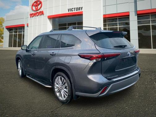 2024 Toyota Highlander Hybrid Platinum