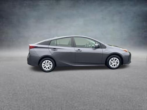 2022 Toyota Prius LE